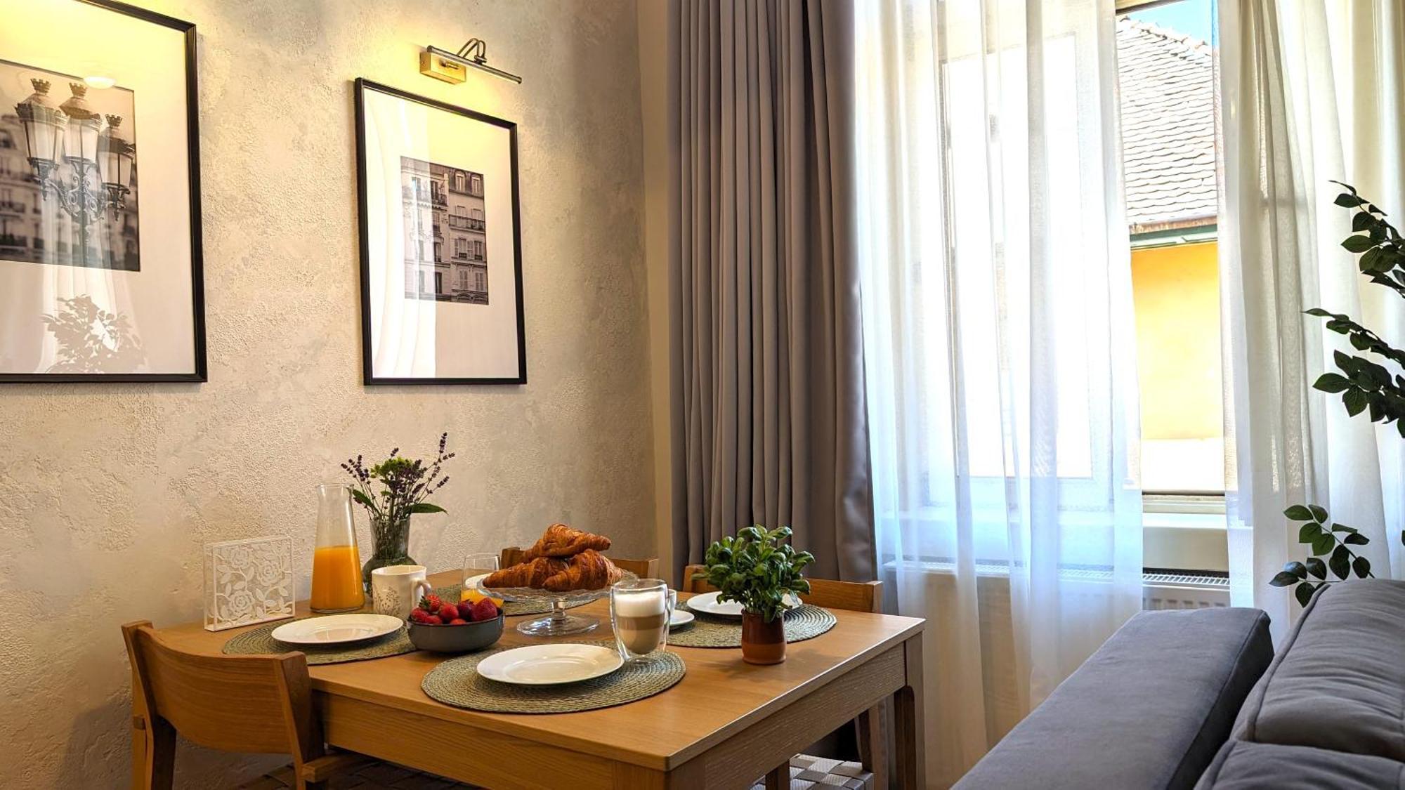 Apartment In Historic Center, Quiet Area, Ac 시비우 외부 사진