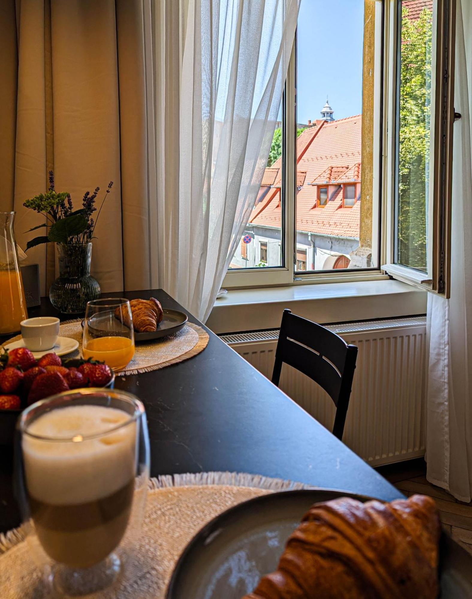 Apartment In Historic Center, Quiet Area, Ac 시비우 외부 사진